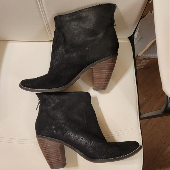 Dolce Vita Shoes - Nwot Dolce Vita leather black  back zip 10